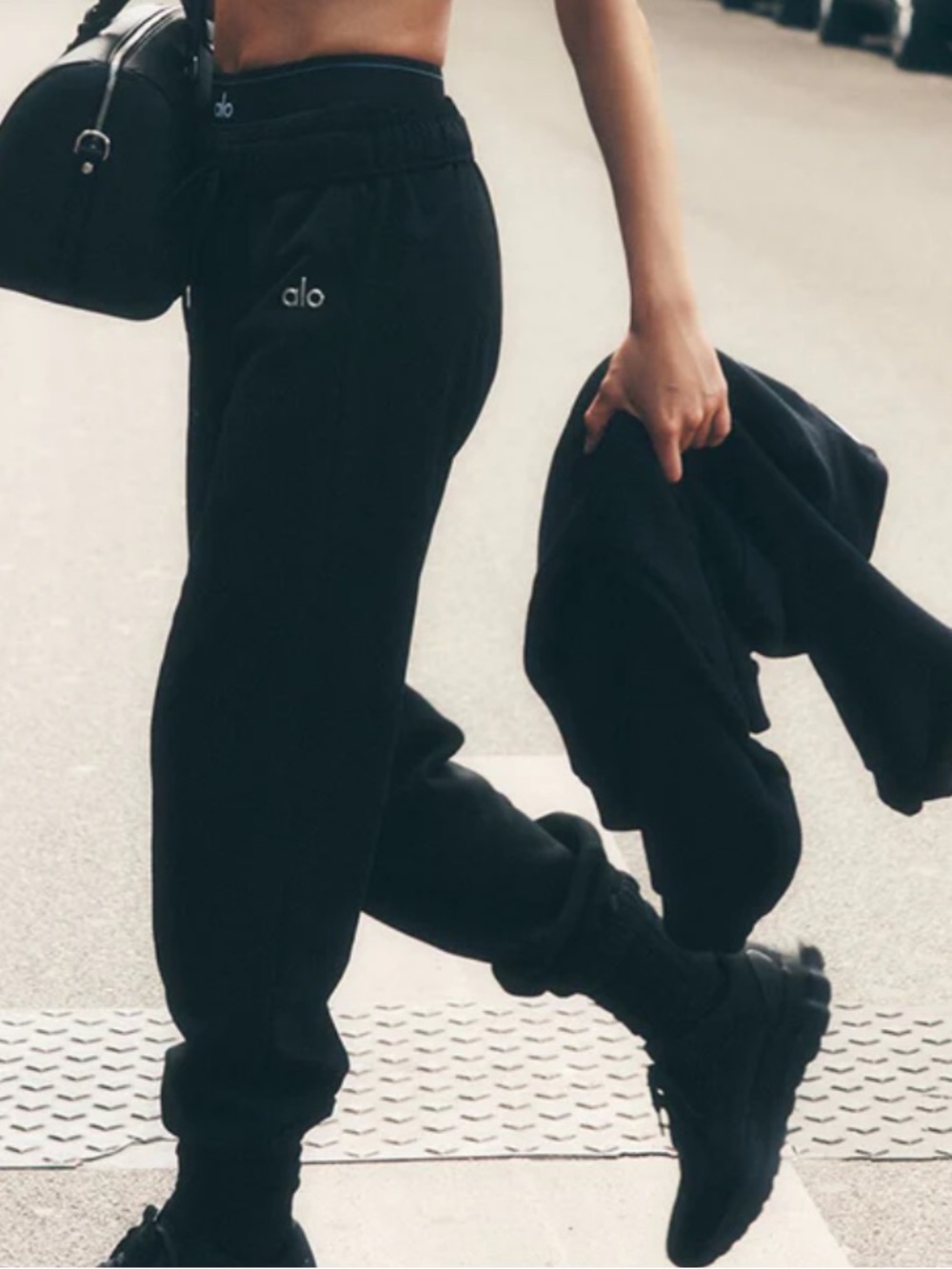 Alo Pants Womens S Black Accolade Sweatpant Fleece Jogger Elastic Waist